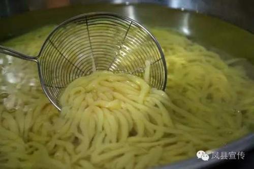 唯一敢和凉皮pk的就是它,趁周末美美咥一碗