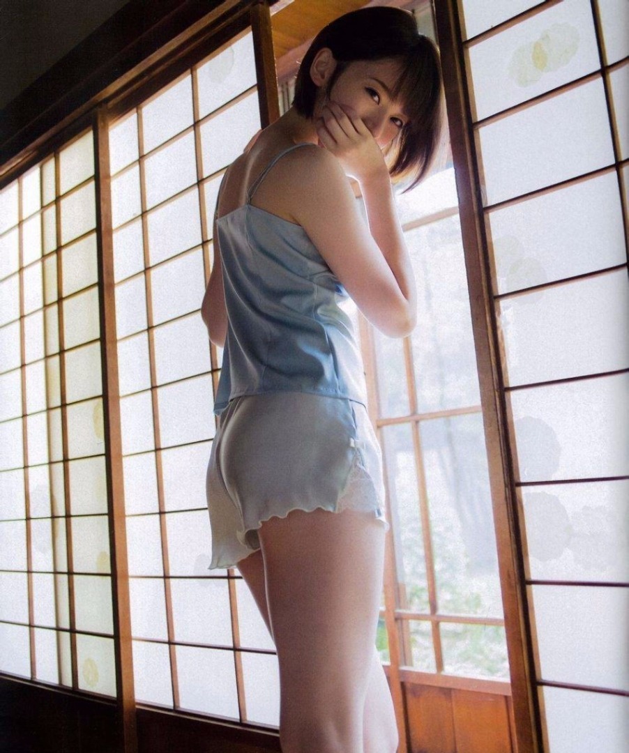 桥本奈奈未海量私照流出 曾被偷拍上厕所遭疯传