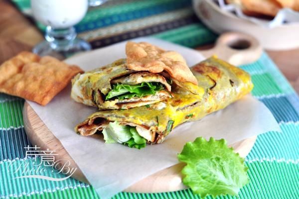 山东的煎饼果子夹薄脆,香脆可口,比油条更好吃