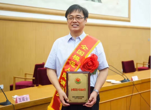 从严务实 人间正道--记济南市中正荣凯法律服务所主任李荣凯