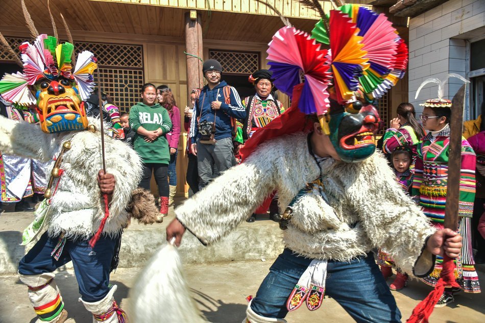 天之水网探秘文县白马人的神秘习俗 "面具舞","火圈舞"让人