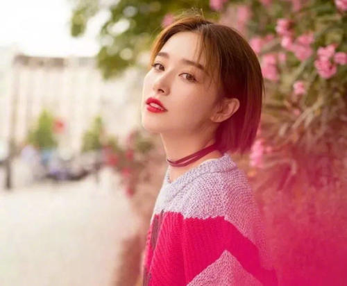 佟丽娅靠耳坠剪变成了未婚少女!(附:短发的正