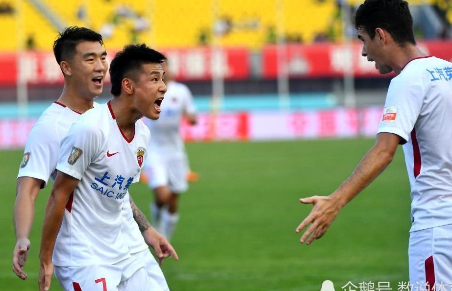 中超冠军最新民调出炉!上港被看衰排名垫底,第