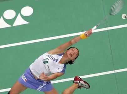 个子太矮被国家队踢出,工资600想退役,入法籍