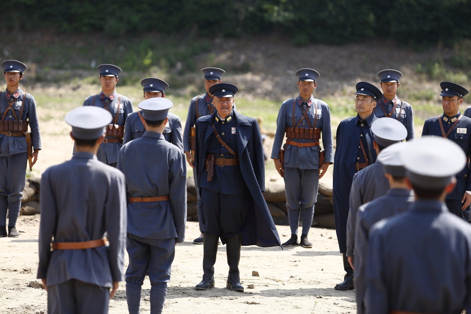 剧中有许多打斗的戏份，尽管一些难度太大的动作李幼斌需要替身来帮助完成，但为了整部剧的效果，他还是尽可能亲自上阵去表演。
