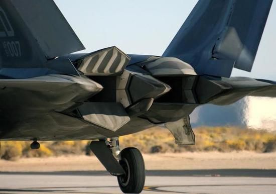 yf-22的二元矢量喷口.