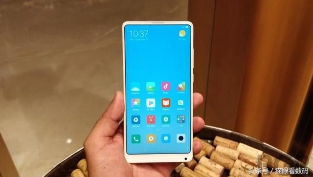 苹果iPhone X刘海屏带坏国产手机?个中缘由令