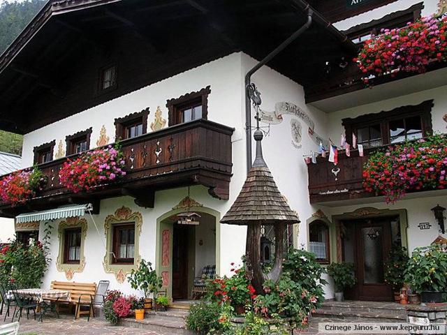 未成年人去奥地利旅游需要提供什么材料?