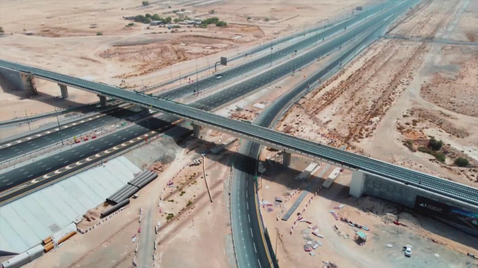 阿联酋联邦铁路网二期项目主线铺轨全部贯通