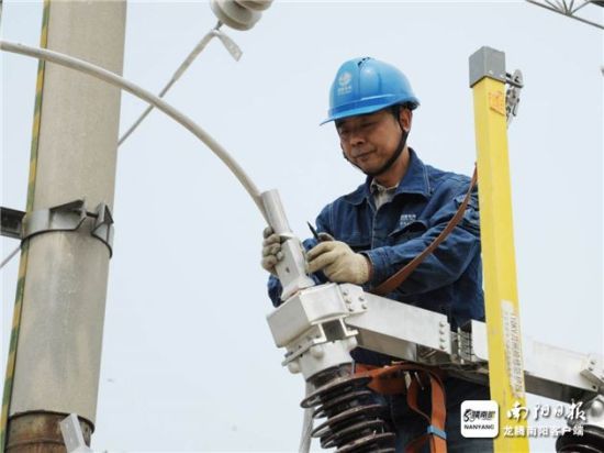 国网南阳供电公司:开展电力设备春季大检修