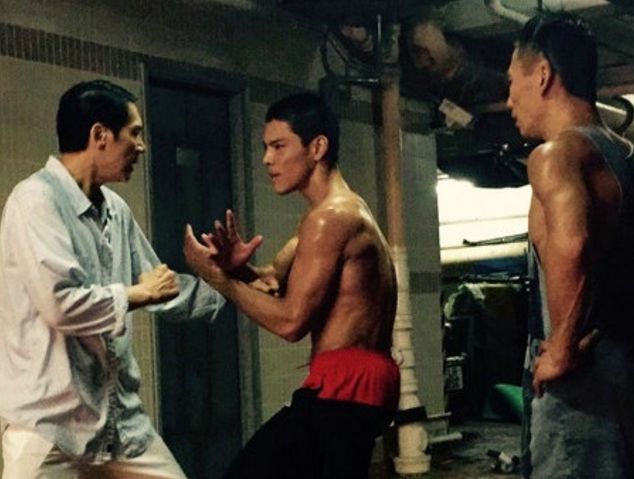 上阵父子兵,向华强指点向佐武术招式,过招八卦