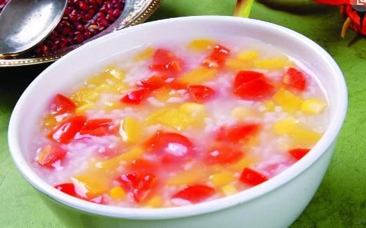 冬天孩子感冒咳嗽,不妨做这种水果粥营养又美