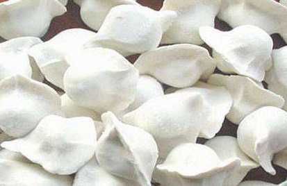 售卖食物脏得不行,顾客却买得火热朝天!-北京时间