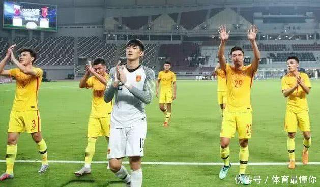 彻底凉了!国足0-1败给卡塔尔,赛后郑智采访时发