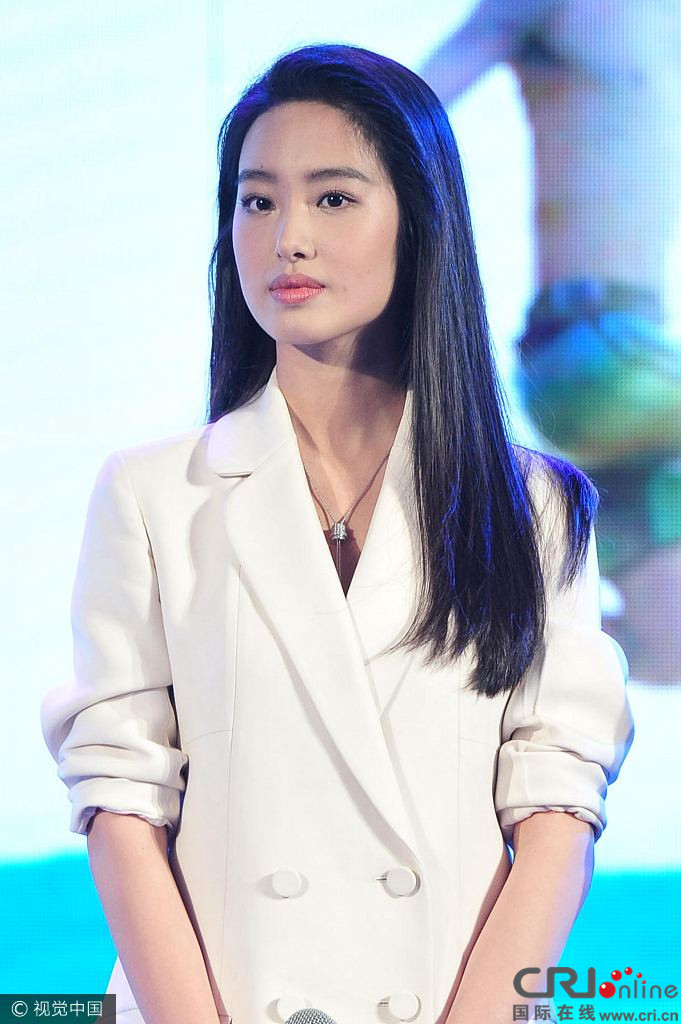 刘亦菲干爹陈金飞热吻杨采钰 杨采钰撞脸刘亦