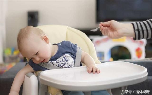 孩子脾胃不好的3种表现,妈妈一定要留意,