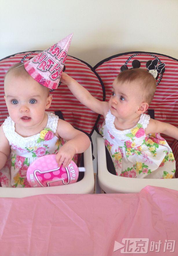 奇迹双胞胎出生隔了87天 现已一起入学