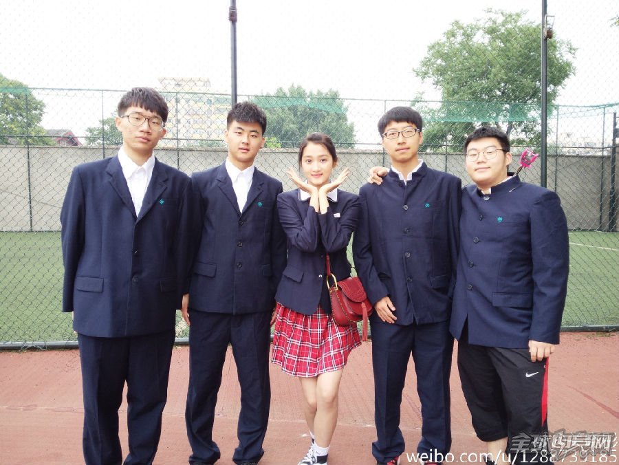 韦神关晓彤竟是同学 关晓彤毕业照惊现韦神