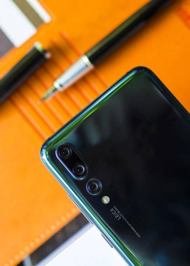 HUAWEI P20 Pro宝石蓝评测:外观优秀拍照更优