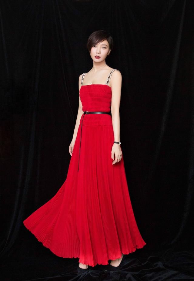 女明星穿红礼服 ,关晓彤可爱,赵丽颖排第二,第一