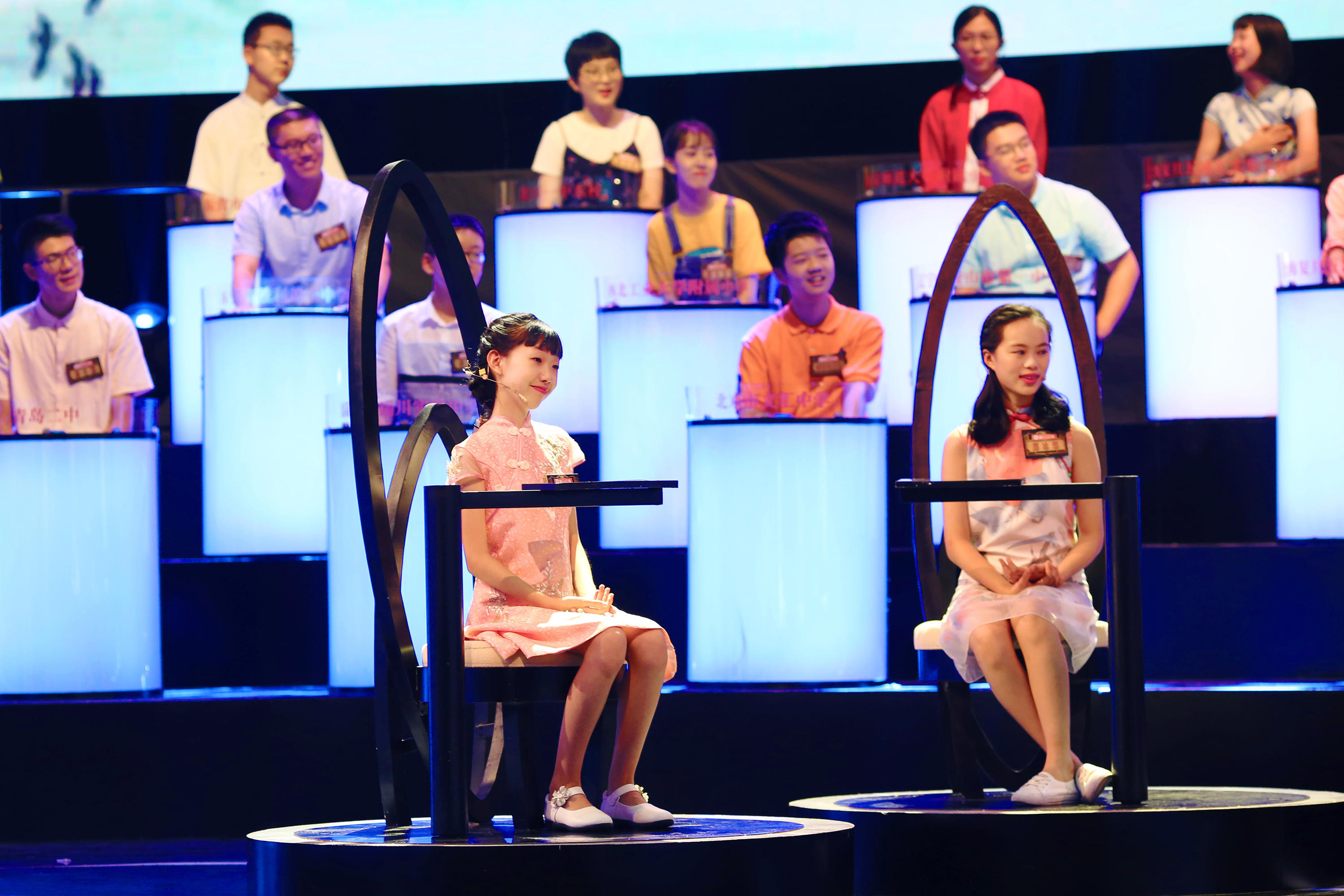 《国学小名士2》推广曲mv发布,飞花令少女贺莉然又有现象级诗