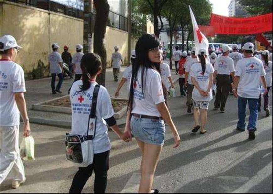 中国男人到越南旅游,导游再三提醒:小心美女,否