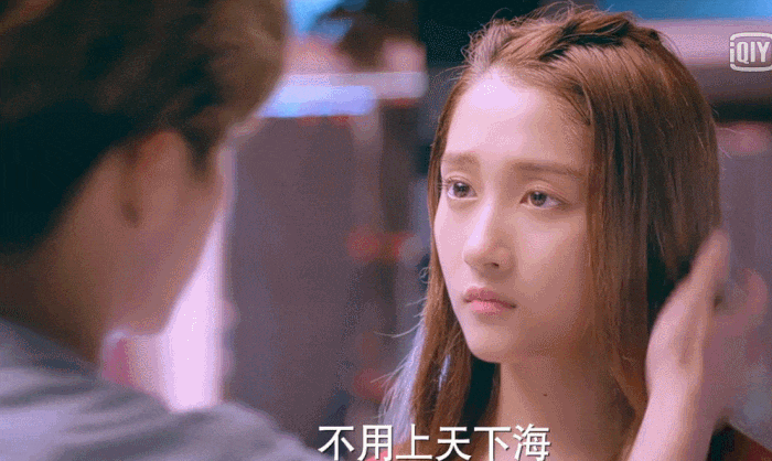 鹿晗、关晓彤终于吻上了，网友却留言:给鹿晗脚下垫块砖啊