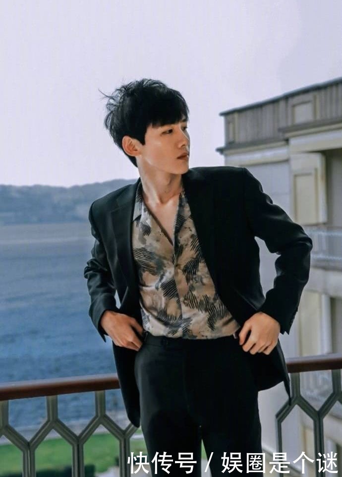 韩东君女朋友是摩托车,白敬亭跟鞋睡觉,男神凭