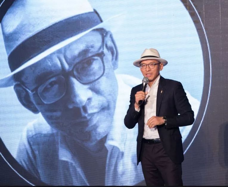 这是帽子哥每年必秀的一场帽饰视觉盛宴