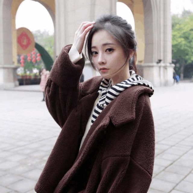 冯提莫开年上浙江卫视综艺, 红色热裤让冯提莫