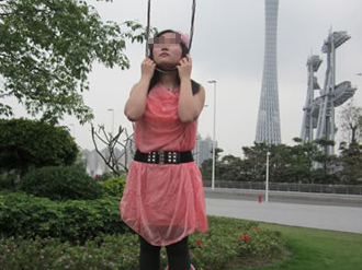 女子上吊自杀,男子赶紧把她救下,翻过她身子后吓得起鸡皮疙瘩