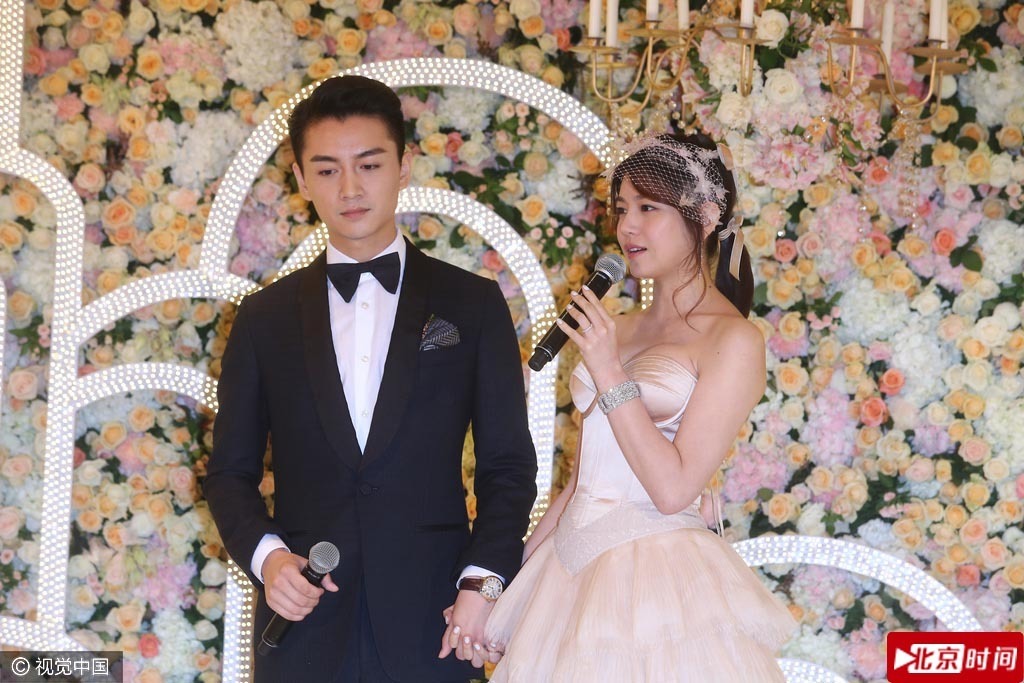 陈妍希陈晓归宁宴深情拥吻 一组图看两人浪漫婚礼