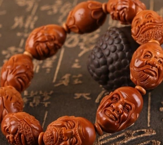 福建有钱人多,10个男人9个玩文玩手串、核桃等