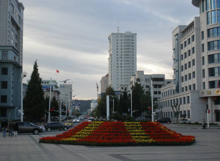 鸭绿江边的两座城市:中国丹东和朝鲜新义州对