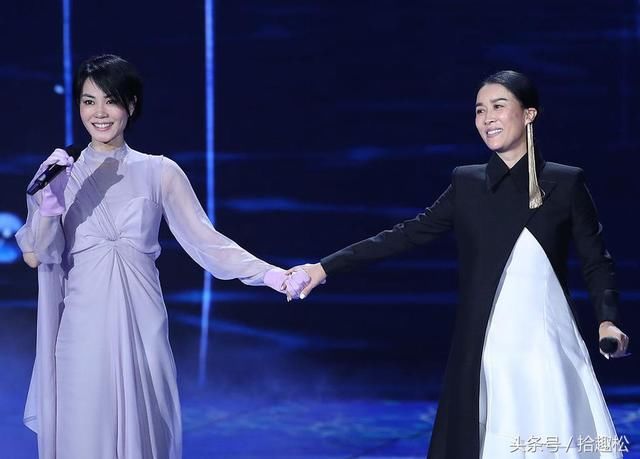 王菲那英央视春晚演唱《岁月》自己填词,20年