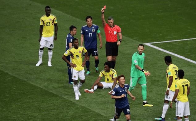 日本队赢球输人品,门将手势惹争议,视频助理裁