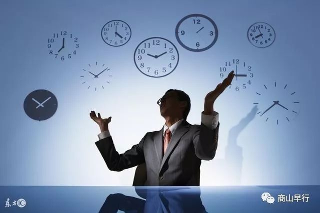 外媒:2018年全球经济危机四伏, 黑天鹅 又会是