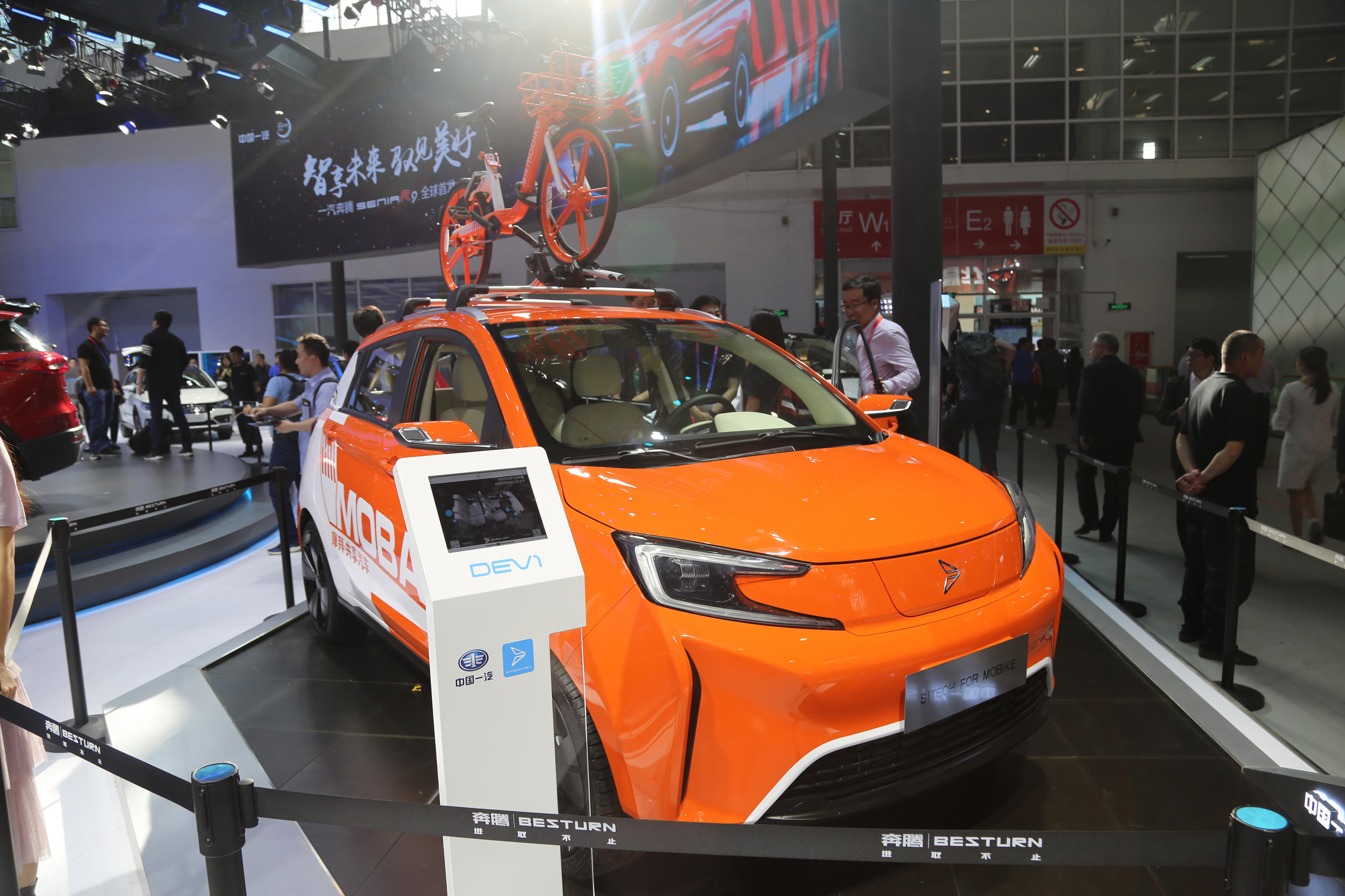 摩拜共享汽车来了,新特dev 1 实拍!