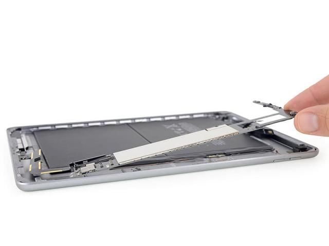 2018 款新 iPad 全拆解:只要不拆电池,一切都是