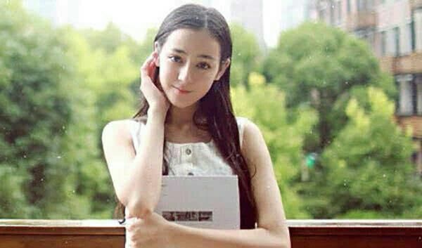 迪丽热巴放出泳装照,看到照片粉丝们不淡定了