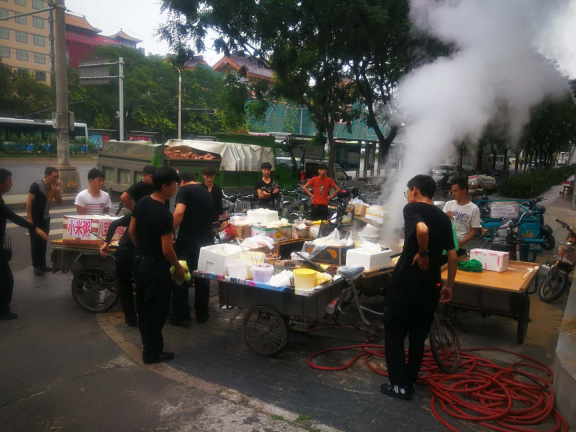 早餐车点着蜂窝煤 前门16家无照早餐摊今被查 早餐车点着蜂窝煤 前门16家无照早餐摊今被查