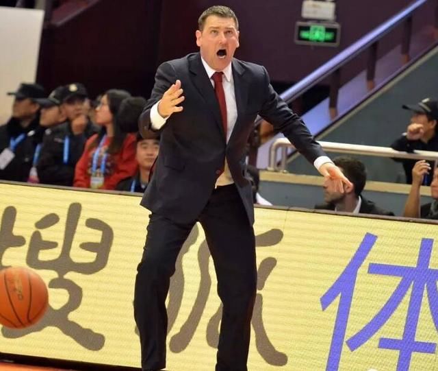 突发!山东西王男篮解雇凯撒,接任者不是巩晓彬