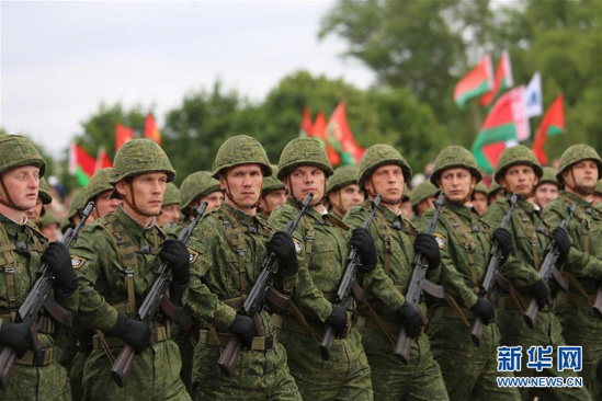 白俄羅斯在首都明斯克舉行閱兵慶祝獨立日 3500名軍人參加