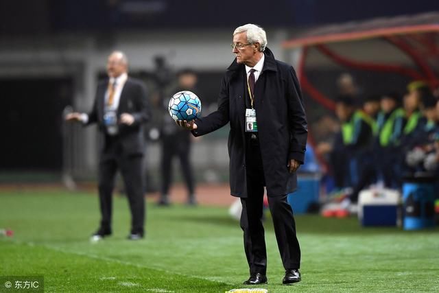 国足大比分落后威尔士队 里皮教练失望至极