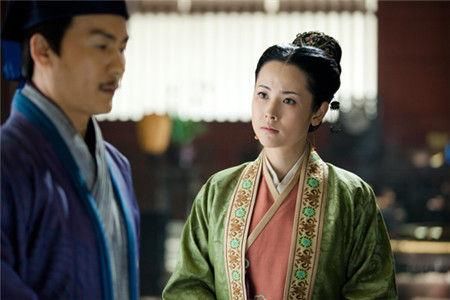 令狐冲和宁中则为啥都不知道岳不群是个伪君子