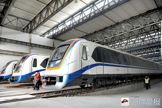 乌市地铁1号线第一列具备通行能力列车出炉 乌市地铁1号线第一列具备通行能力列车出炉