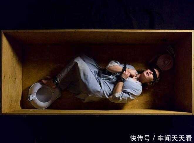 却上了贼车, 困进棺材7年, 还被迫签下主奴协