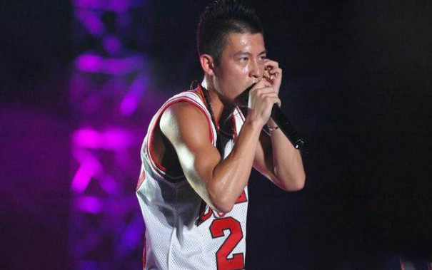 男星寸头发型谁更帅?鲜肉大叔各有特色