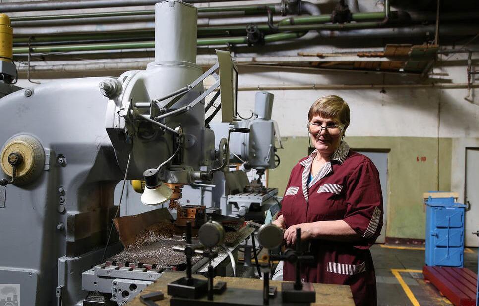 在卫国战争期间，该厂生产了大约32万台发动机，装备拉-5、拉-7战斗机、苏-2攻击机和图-2轰炸机。由于在卫国战争期间，该厂做出的巨大贡献，国家国防委员会授予该厂红旗勋章。20世纪50、60年代，该厂开始生产液体火箭发动机、直升机变速箱。并开始大规模生产涡轮风扇发动机，D-20P（图-124客机）、经济可靠著称的D-30（图-134客机），TV2-117（米-8直升机）。