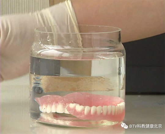 《健康北京》口角开裂查查牙